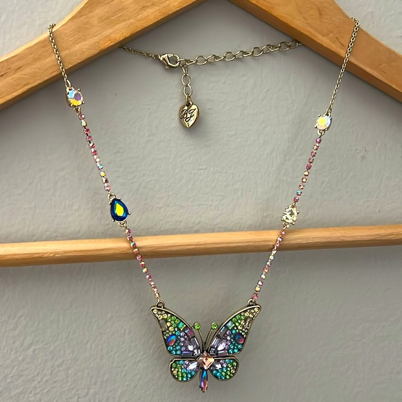 Betsey Johnson multicolor butterfly necklace - Picture 3 of 4